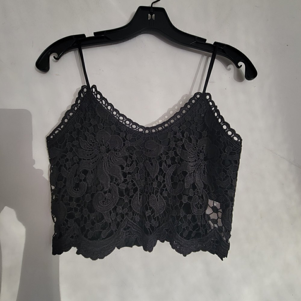 NEW Davi & Dani Floral Crochet Strappy Cropped Tank Top Black Size Medium